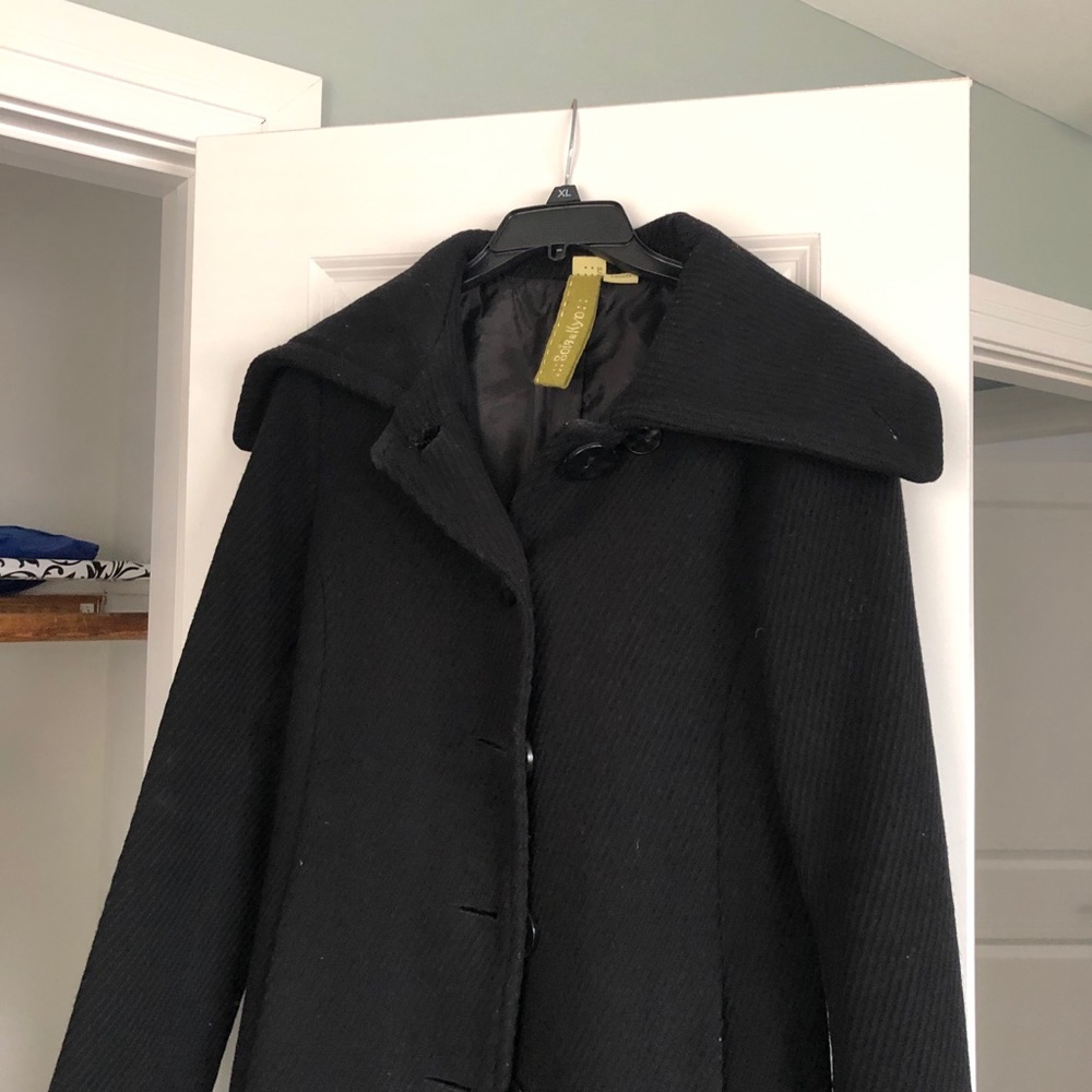 Beautiful & Thick black Wool Coat - Picture 2 of 6